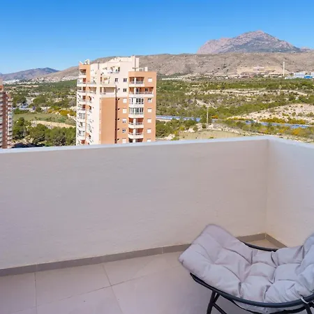 Eagle Tower Sea View * بينايدورم