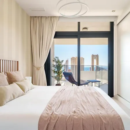 Eagle Tower Sea View * بينايدورم
